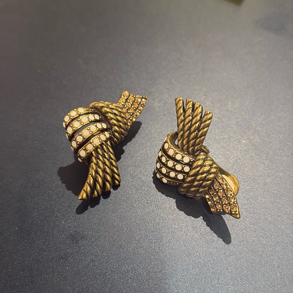 Heidi Daus NWOT Metal/enamel clip on earrings